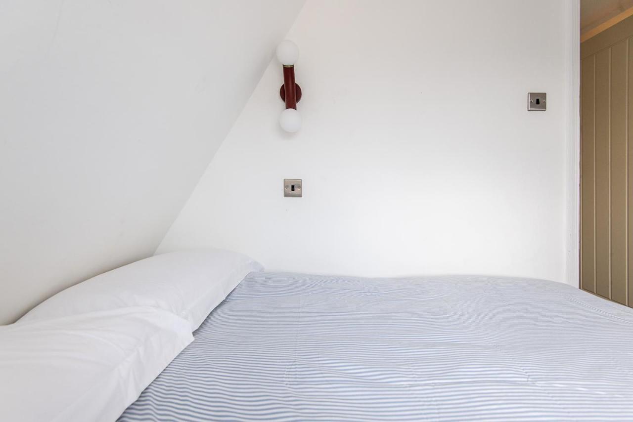 Central One-Bedroom, 99 Steps To The Sea ブライトン エクステリア 写真