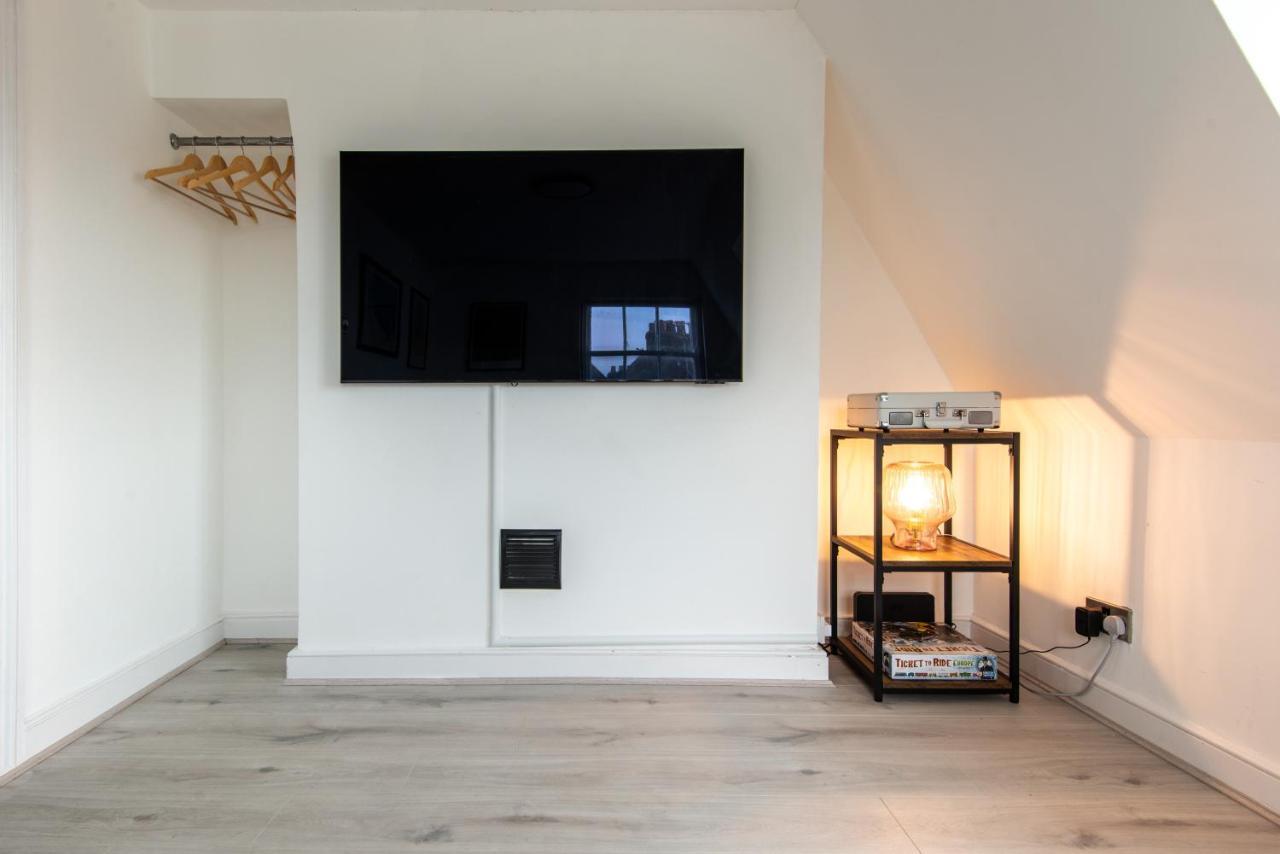 Central One-Bedroom, 99 Steps To The Sea ブライトン エクステリア 写真