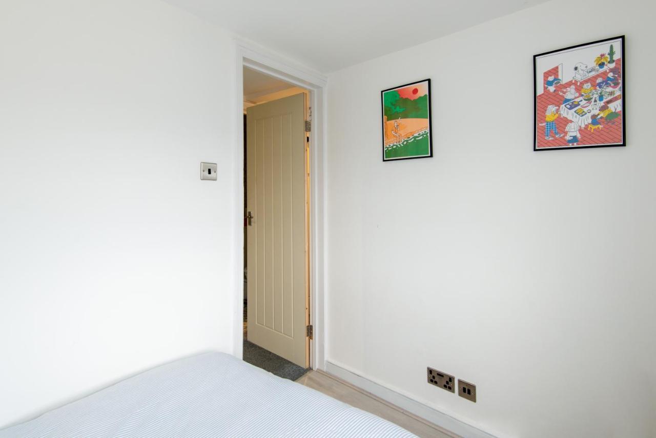 Central One-Bedroom, 99 Steps To The Sea ブライトン エクステリア 写真